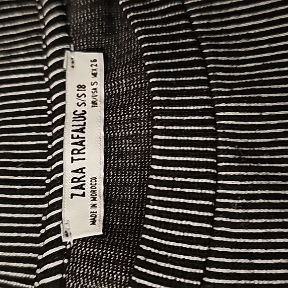 Zara Top size small black with white pinstripes - Picture 2 of 5